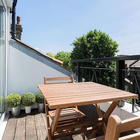 Spacious 3 Bedroom Flat With Terrace London Kültér fotó