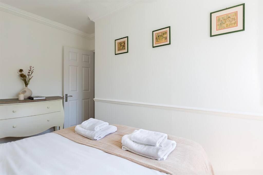 Spacious 3 Bedroom Flat With Terrace London Kültér fotó