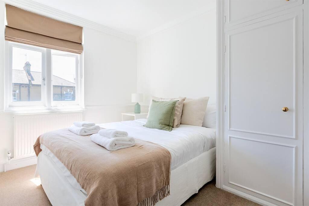 Spacious 3 Bedroom Flat With Terrace London Kültér fotó