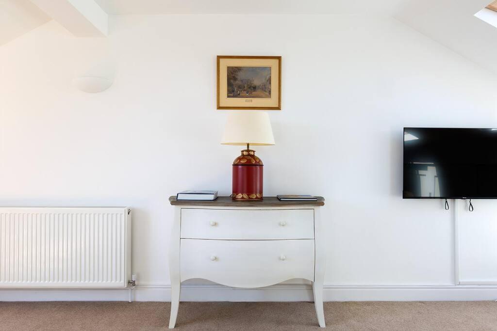 Spacious 3 Bedroom Flat With Terrace London Kültér fotó