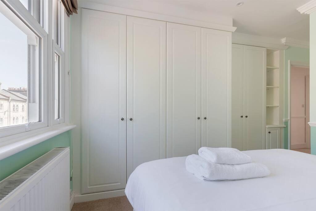 Spacious 3 Bedroom Flat With Terrace London Kültér fotó