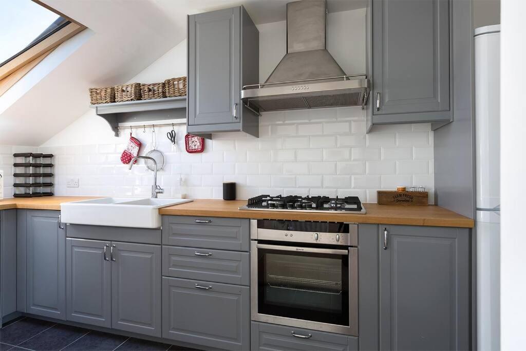 Spacious 3 Bedroom Flat With Terrace London Kültér fotó