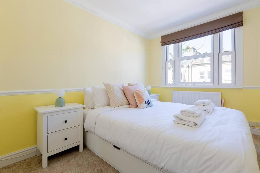 Spacious 3 Bedroom Flat With Terrace London Kültér fotó